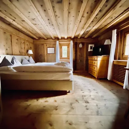 Historic Chesa Salis Bed & Breakfast Bever
