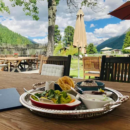 Historic Chesa Salis Бевер