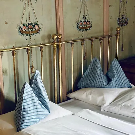 Historic Chesa Salis Bed & Breakfast Bever